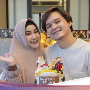 Anisa Rahma Kompak Kulineran Bareng Suami, Ini Potret Manisnya!