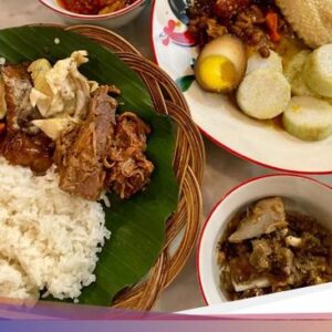 Ada Gudeg Koyor dan Sambal Wagyu yang Sedap Di Sini