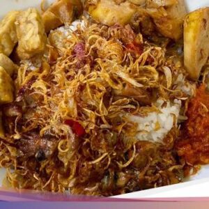 Ayam Goreng Legendaris Didalam Bawang ‘Segunung’ yang Ekstra Gurih