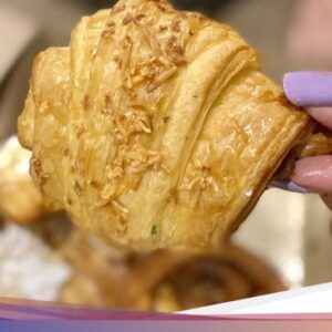 Berburu Pastry Viral Ke Pasar Cihapit Bandung