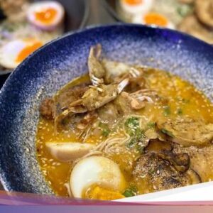 Bar Ramen Ini Punya Ramen Topping Kepiting Soka yang Unik