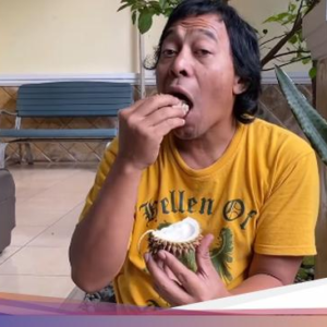 Gaya Citarasa Seru Komeng, Cicip Durian hingga Ayam Woku!