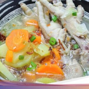 Resep Sup Ceker Ayam dan Sayuran, Berkuah Kaldu Bening dan Segar