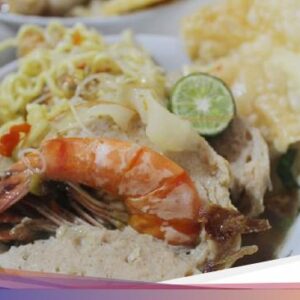 Huahh! Bakso Cumi dan Udang Taichan yang Menyengat Lidah