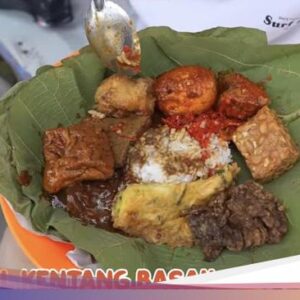 Ngiler! Bella Kuku Makan Nasi Jamblang Rp 1.000-an Ke Cirebon