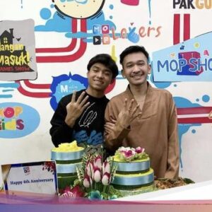 Intip Hangatnya Momen Betrand Peto Makan Bareng Keluarga