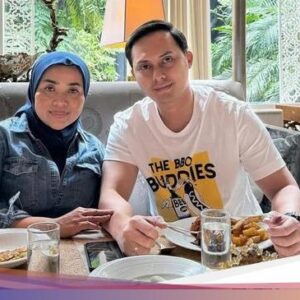 Ini Potret Muzdalifah Di Makan Bareng Suami dan Jualan Camilan