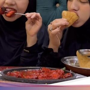 Sajidah Halilintar Kompak Belanja dan Makan Bareng Saudara