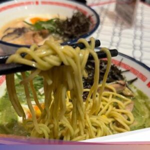 Nekat Nyobain Ramen Kuah Matcha, Gimana Ya Rasanya?