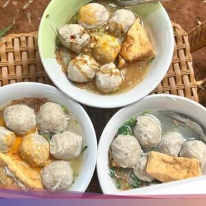 Cobain Yuk! Ini 10 Bakso Enak Langganan Seniman hingga Pejabat