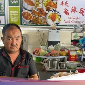 Bicaranya Terlalu Keras, Pegawai Kedai Minuman Ini Dapat Ulasan Buruk
