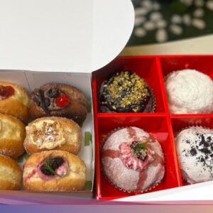 Spesial! Ada Bomboloni dan Donat Mochi Buat Hampers Natal Menarik Perhatian