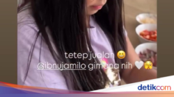 Gemas! Anak Ririn Ekawati dan Ibnu Jamil Jualan Es Takjil