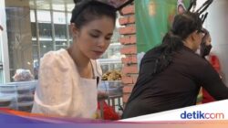 Laris Manis! Karina Ranau Jualan Takjil, Kedainya Diserbu Pembeli