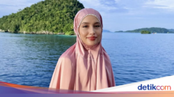Cinta Laura Lebaran Di Atas Kapal Raja Ampat, Tetap Ada Ketupat-Opor!