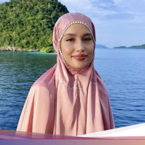 Cinta Laura Lebaran Di Atas Kapal Raja Ampat, Tetap Ada Ketupat-Opor!