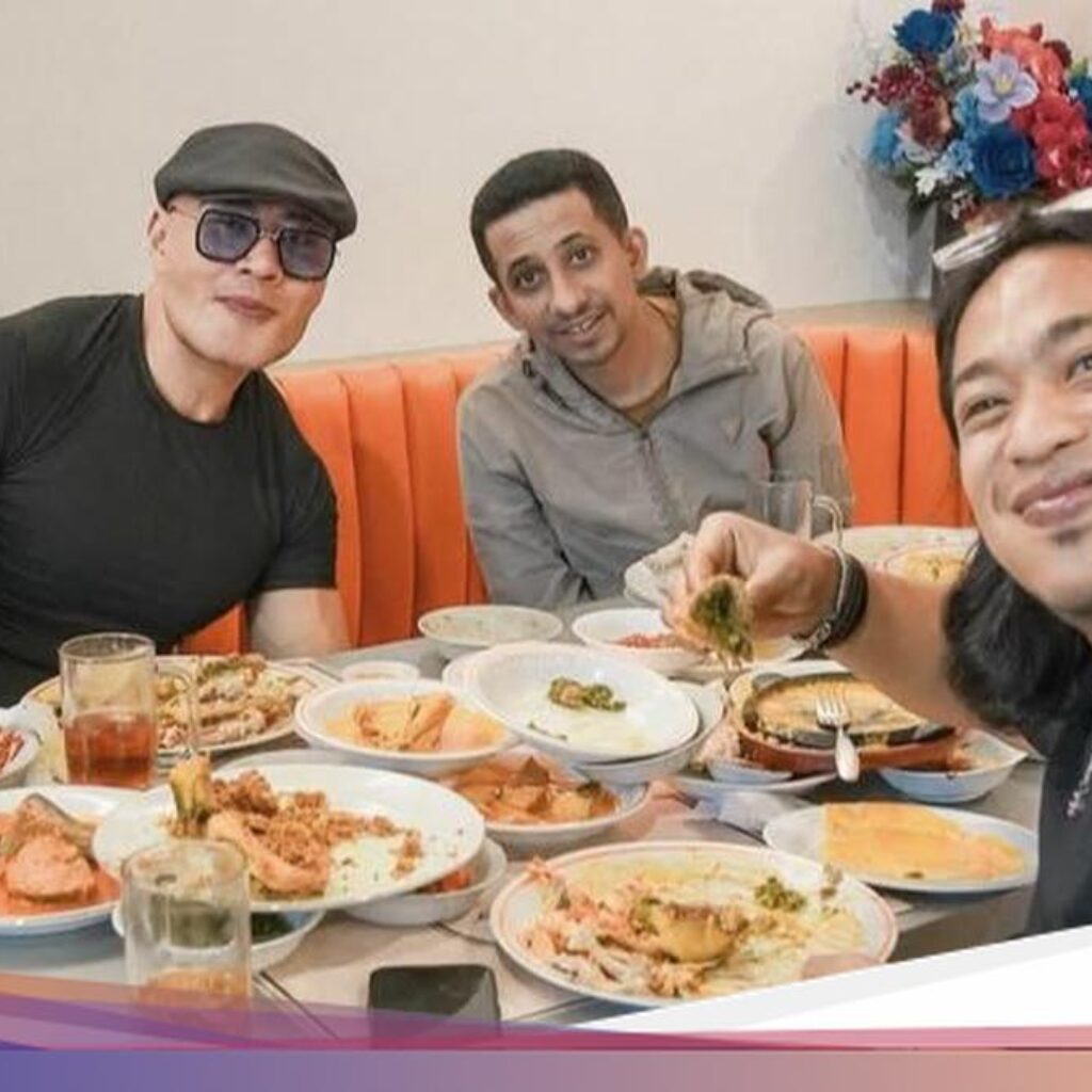 5 Restoran Nasi Padang Milik Seniman yang Cocok Buat Bukber, Lauknya Melimpah!