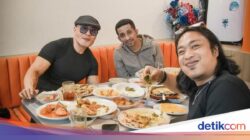 5 Restoran Nasi Padang Milik Seniman yang Cocok Buat Bukber, Lauknya Melimpah!
