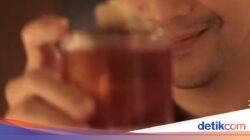 Keseruan Jonathan Frizzy Makan Shabu-shabu hingga Angkringan