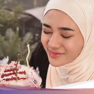 Pose Cantik Clara Shinta Pada Minum Matcha hingga Makan Steak Ke Restoran