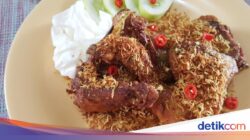 3 Resep Ayam Serundeng yang Sedap, Pakai Kelapa hingga Lengkuas