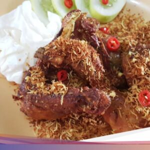 3 Resep Ayam Serundeng yang Sedap, Pakai Kelapa hingga Lengkuas