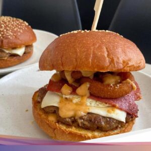 Meski Tempatnya ‘Ngumpet’, 5 Burger Rumahan Ini Punya Rasa Kemenangan!