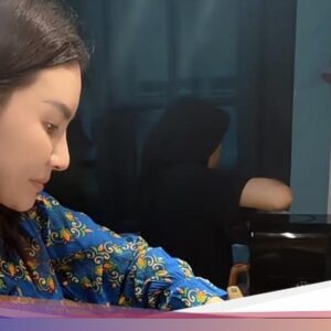 Momen Sarwendah Masak Buat Bekal Anak hingga Kulineran Seru Ke Eropa