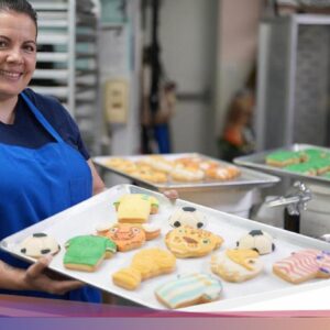Demam Gelar Dunia Menjalar Hingga Etalase Toko Roti