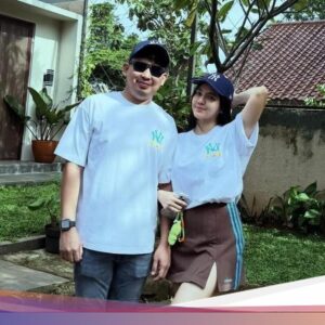 Resmi Tunangan, Ini Momen DJ Una Makan Bareng Kekasih hingga Keluarganya
