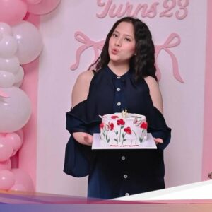 Gemas! Adhisty Zara Rayakan Ultah Hingga-23, Ada Kue dan Jajanan Pasar