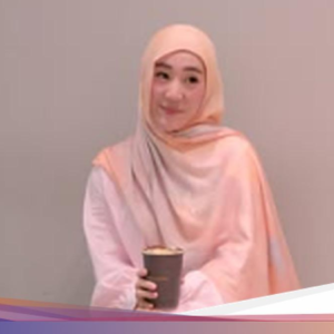 Momen Manis Larissa Chou Makan Bareng Anak hingga Jajan Kue Hingga Kafe