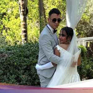 Mesra! Lina Mukherjee Makan Masakan Rumahan hingga Dinner Bareng Suami