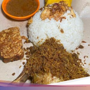 5 Nasi Uduk Ayam Goreng Enak Di Jakarta, Makan Siang Dari Sebab Itu Kalap!