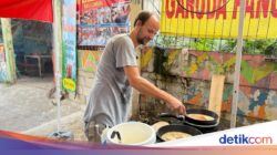 Bule Jerman Jual Pancake Rp10 Ribuan Di Kemayoran, Sudah Diantre Di Subuh!