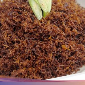 3 Resep Ayam Suwir Bumbu Pedas Kemangi hingga Serundeng Gurih