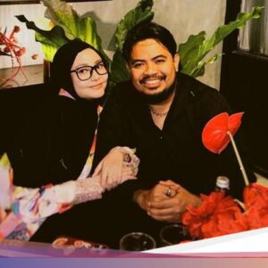 Romantisnya Rigen Rakelna Pada Ajak Istri Makan Malam Ke Restoran