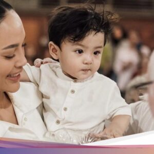 Erika Carlina Asyik Kulineran Tradisional, Cicip Nasi Jamblang hingga Gado-Gado
