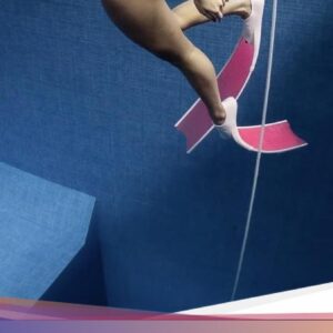 Gaya Marion Jola Mantai Sambil Kulineran, Minum Es Kelapa dan Makan Burger