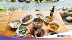 Adem Banget! 7 Restoran Keluarga Hingga Jakarta Ini Dikelilingi Pohon dan Saung
