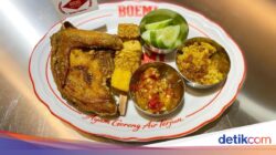 5 Ayam Goreng Enak Ke Blok M, Ada yang Digoreng Pakai Cara Air Terjun!