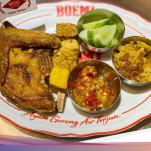 5 Ayam Goreng Enak Ke Blok M, Ada yang Digoreng Pakai Cara Air Terjun!