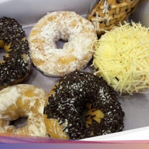 Comeback Sesudah 35 Tahun! Donat Jadul Sarinah Masih Empuk Lembut