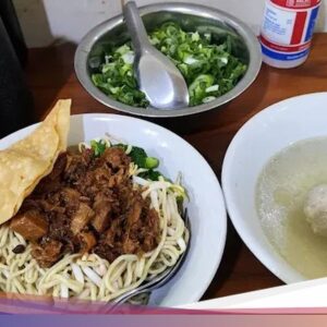 5 Mie Ayam Favoritnya Seniman, Bersama Bebi Romeo hingga Kris Dayanti