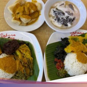 Mencicipi Rendang hingga Gulai Usus Tahu RM Sabana Kapau yang Bikin Nagih